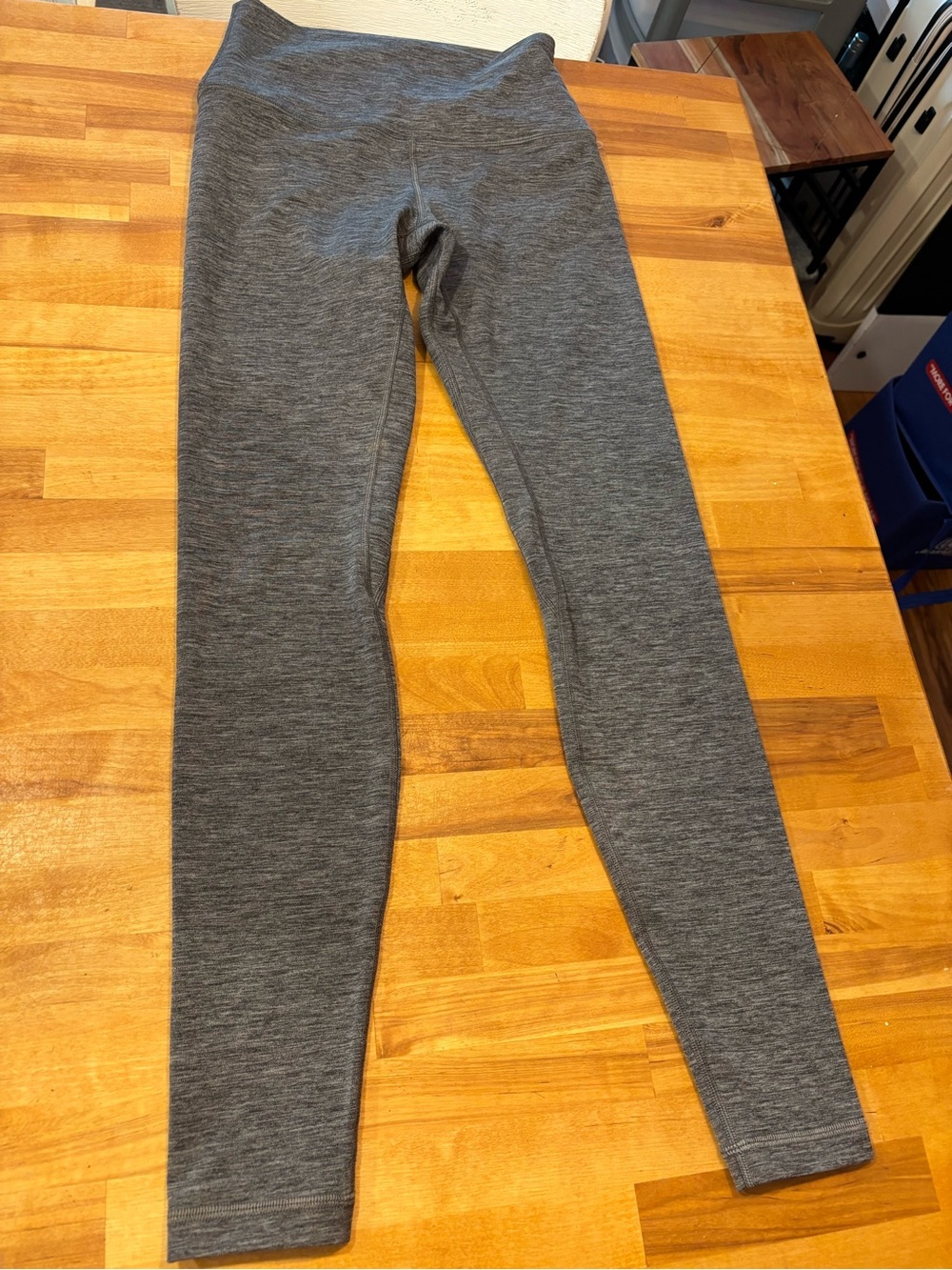 Never worn lululemon Gray Heather align Leggings - size 6